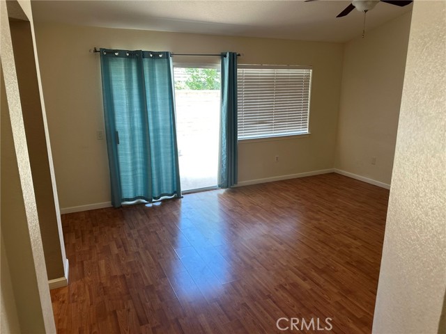Detail Gallery Image 10 of 19 For 1715 Lake Way, Lancaster,  CA 93534 - 5 Beds | 2/1 Baths