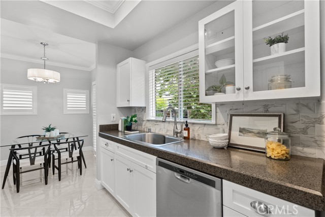 14441 Benefit Street, Sherman Oaks CA: https://media.crmls.org/medias/da269db4-4721-438b-b0e4-cb84da017310.jpg