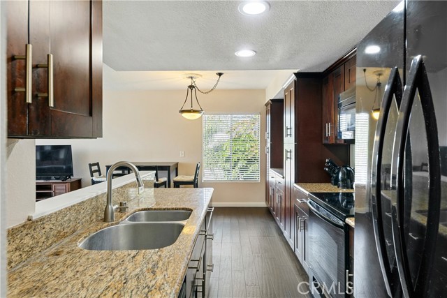 Detail Gallery Image 3 of 53 For 1517 E Garfield #53,  Glendale,  CA 91205 - 2 Beds | 2 Baths