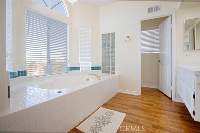 Detail Gallery Image 32 of 55 For 1215 Date Palm Dr, Palmdale,  CA 93551 - 4 Beds | 3 Baths