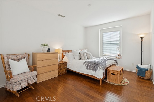 Detail Gallery Image 19 of 40 For 26812 Peppertree Dr, Valencia,  CA 91381 - 5 Beds | 3 Baths