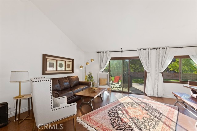 24911 Via Santa Cruz, Mission Viejo CA: https://media.crmls.org/medias/da283822-8d8c-4130-9599-5b6a3fc88e31.jpg