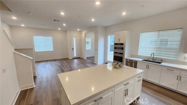 Detail Gallery Image 9 of 25 For 27444 Shining Willow Ln, Valencia,  CA 91381 - 4 Beds | 2/1 Baths