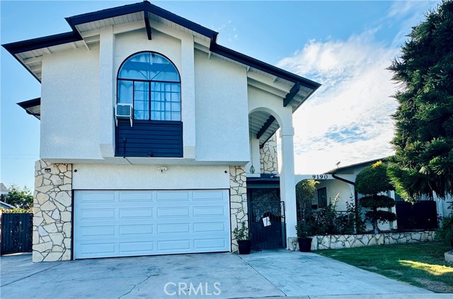 9190 Poppy Circle, Westminster CA: https://media.crmls.org/medias/da285593-f3ad-4d95-8a4b-00e46ca280d8.jpg