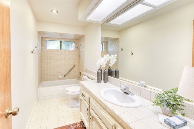 6300 N Palm Avenue, Fresno CA: https://media.crmls.org/medias/da28628d-3a9f-415b-85c4-af4e840435a9.jpg