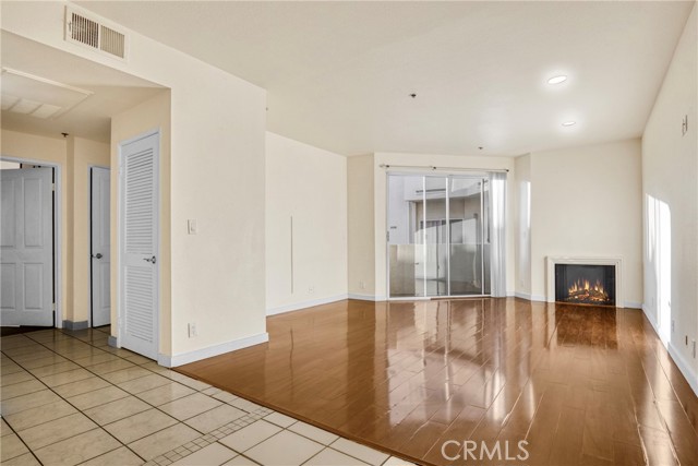 19350 Sherman Way, Reseda CA: https://media.crmls.org/medias/da289a3a-b1dd-4640-9c23-6b492f164b00.jpg
