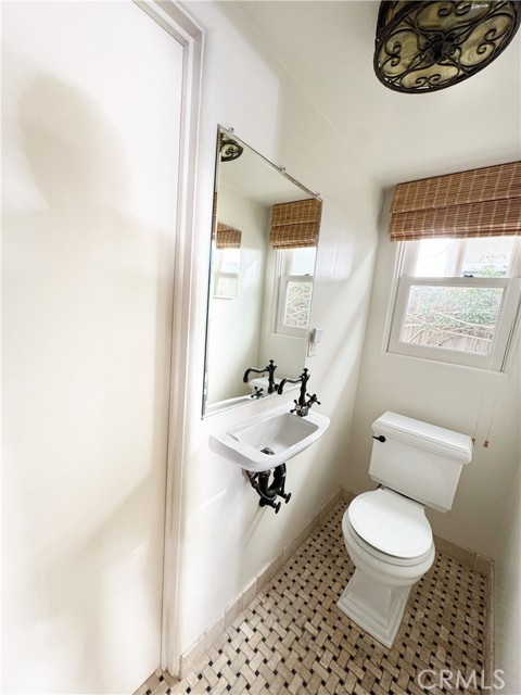 Detail Gallery Image 13 of 29 For 1211 W Bay, Newport Beach,  CA 92661 - 3 Beds | 2 Baths