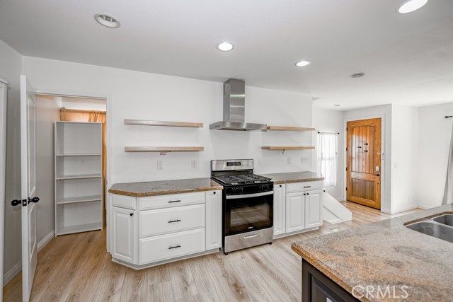 25252 Atwood Boulevard, Newhall CA: https://media.crmls.org/medias/da294897-82a0-4839-b9c5-2fa78ec13c39.jpg
