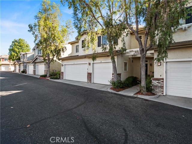 Detail Gallery Image 2 of 17 For 27024 Wolf Creek Trl #22,  Valencia,  CA 91354 - 2 Beds | 2 Baths