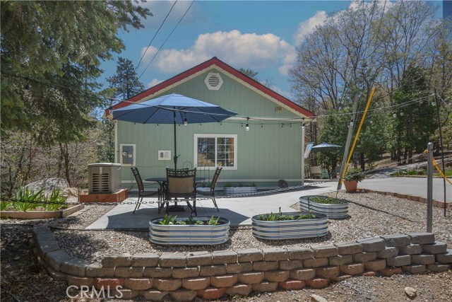 949 Inspiration Drive, Lake Arrowhead CA: https://media.crmls.org/medias/da2a3be4-49ae-43a5-add0-a4077c88c50a.jpg