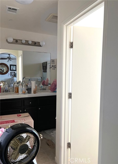 2127 Tule River Avenue, Corcoran CA: https://media.crmls.org/medias/da2ad766-d2b2-43d8-8853-97facbade3e0.jpg