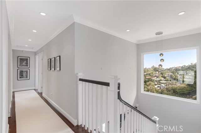 Detail Gallery Image 25 of 41 For 8407 Skyline Dr, Los Angeles,  CA 90046 - 4 Beds | 2/1 Baths