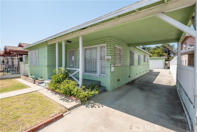 1257 E 76th Place, Los Angeles CA: https://media.crmls.org/medias/da2b381b-92af-4102-987a-5bd027da290f.jpg