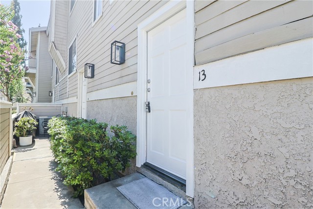 8338 Woodley Pl, North Hills CA: https://media.crmls.org/medias/da2b7262-bc1d-4625-a7ca-3d8666cb7a06.jpg