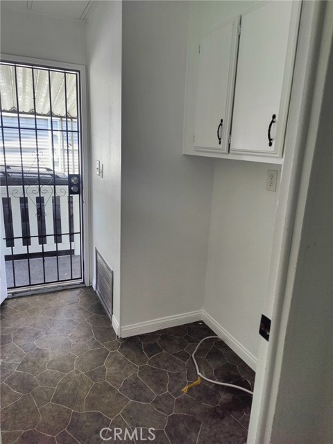 Detail Gallery Image 9 of 13 For 26245 Baseline Rd #23,  Highland,  CA 92346 - 3 Beds | 2 Baths