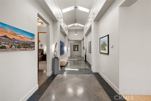 940 Pasatiempo Drive, San Luis Obispo CA: https://media.crmls.org/medias/da2bd07a-a668-4b6f-bfa5-ba253136bed9.jpg