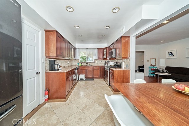 Detail Gallery Image 8 of 22 For 11640 Verada Ave, Granada Hills,  CA 91344 - 4 Beds | 2 Baths