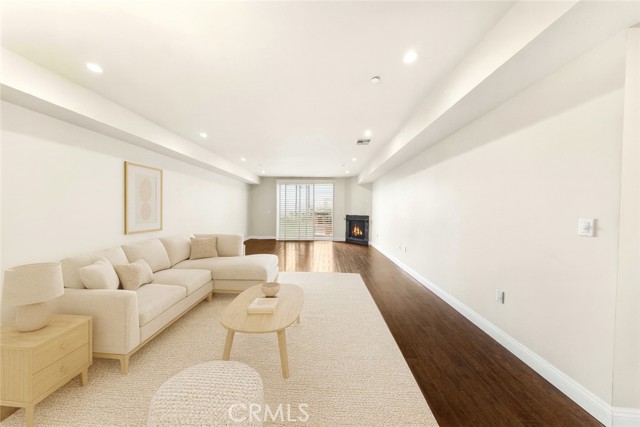 Detail Gallery Image 16 of 53 For 11218 Camarillo St #404,  Toluca Lake,  CA 91602 - 3 Beds | 3 Baths