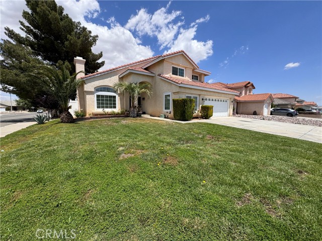 Detail Gallery Image 1 of 30 For 13208 Berkeley Ln, Victorville,  CA 92392 - 4 Beds | 2/1 Baths