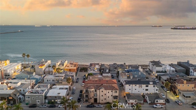 23 65th Place, Long Beach CA: https://media.crmls.org/medias/da2d0051-e66e-4423-a678-907f2ddb84ec.jpg