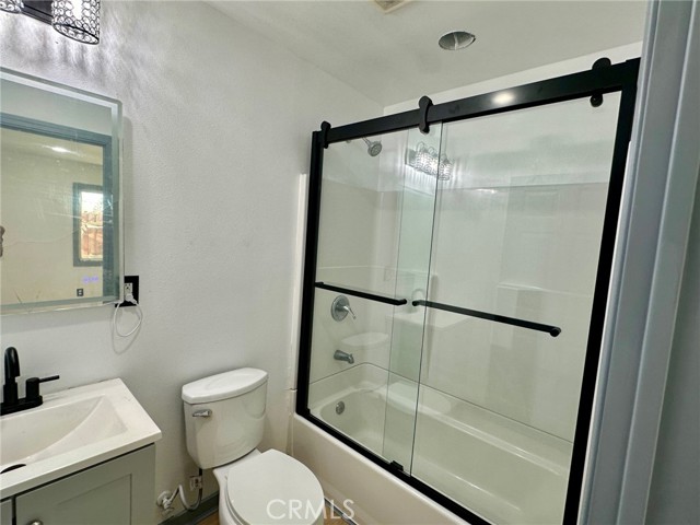 10621 Kalmia Street, Los Angeles CA: https://media.crmls.org/medias/da2d414c-5861-488d-95db-aa28de9904e1.jpg