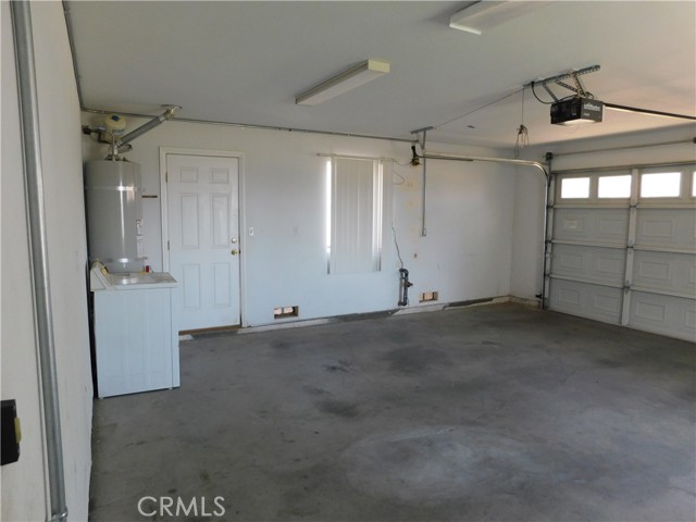 9330 Irene Avenue, California City CA: https://media.crmls.org/medias/da2e0ab5-2a26-4626-b254-ce6bf767a196.jpg