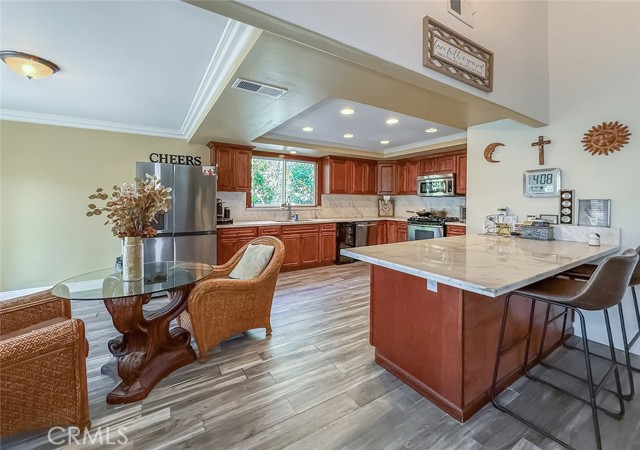 17547 Rushing Drive, Granada Hills CA: https://media.crmls.org/medias/da2e41e9-3424-40c3-b6f3-6d9588828cf1.jpg