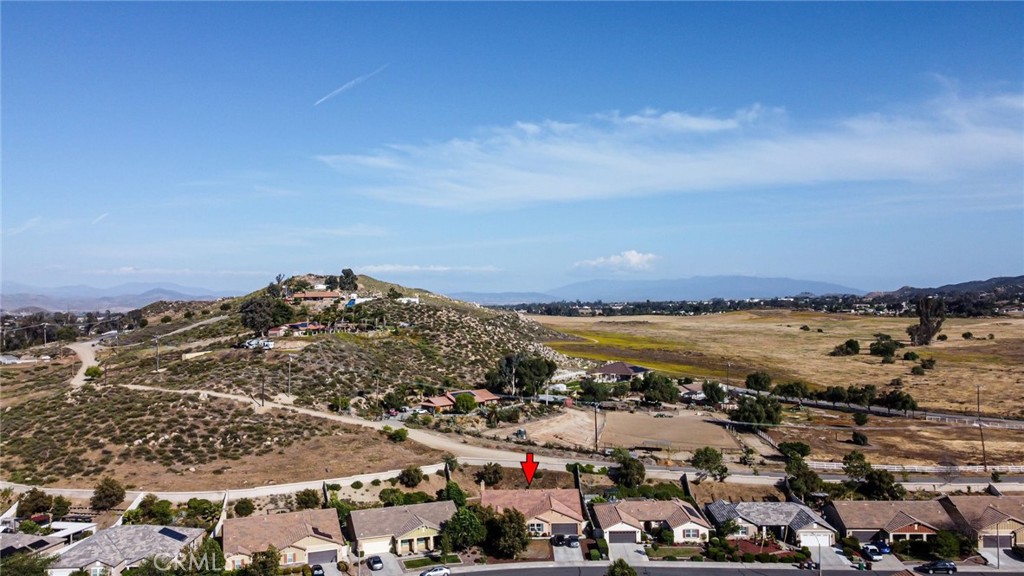 https://media.crmls.org/medias/da2e9529-2c13-4e72-a23b-d6da98d93597.jpg?preset=X-Large