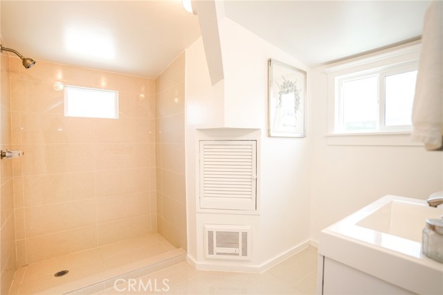 Detail Gallery Image 24 of 34 For 38 Dudley Ave, Venice,  CA 90291 - 6 Beds | 5 Baths