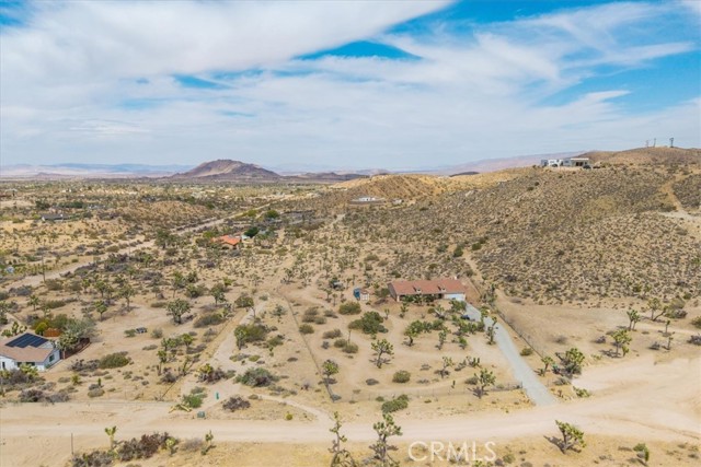 5115 Warren Vista Avenue, Yucca Valley CA: https://media.crmls.org/medias/da2f8427-f3e7-46f6-b8d8-026273f70110.jpg