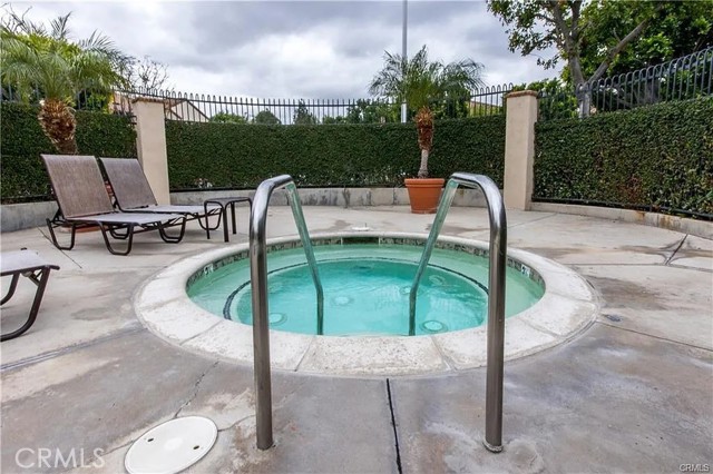 Detail Gallery Image 17 of 26 For 181 S Cross Creek Rd #E,  Orange,  CA 92869 - 1 Beds | 1 Baths