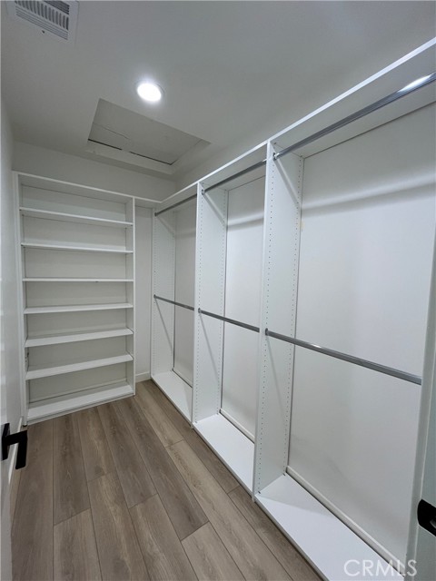 Detail Gallery Image 16 of 33 For 5108 Serrania, Woodland Hills,  CA 91364 - 2 Beds | 3 Baths