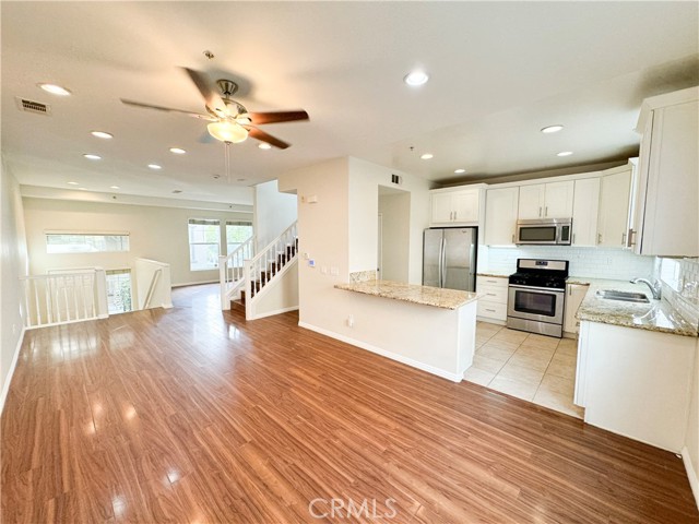 Detail Gallery Image 4 of 24 For 1286 Riverrock Rd, Harbor City,  CA 90710 - 4 Beds | 3/1 Baths