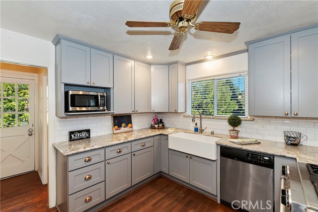 28621 Shenandoah Drive, Lake Arrowhead CA: https://media.crmls.org/medias/da318dd4-6ecf-4ac3-a74b-882b1984823b.jpg