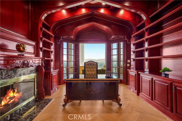 13320 Mulholland Drive, Beverly Hills CA: https://media.crmls.org/medias/da3202b6-cbce-4013-b63f-02cfe324f4ef.jpg