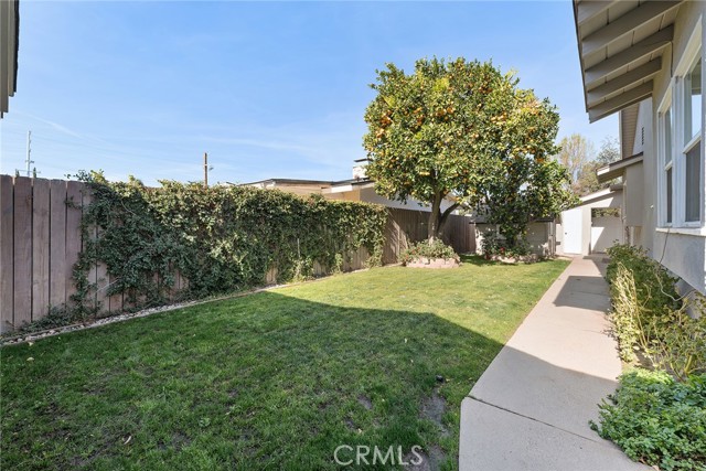 23642 Oxnard Street, Woodland Hills CA: https://media.crmls.org/medias/da323ffc-b6f4-4f6b-b924-dde7e27a62d0.jpg