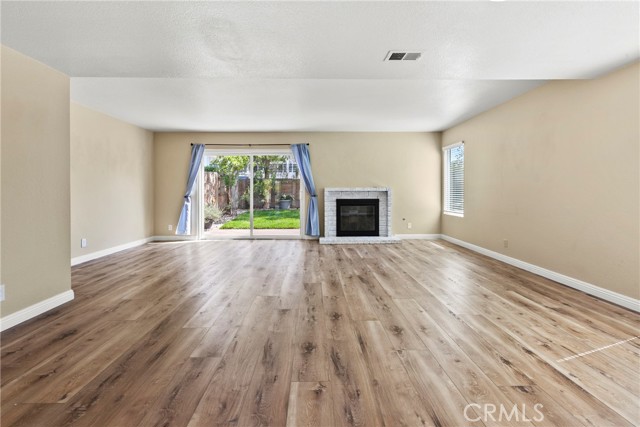 Detail Gallery Image 5 of 28 For 1126 E Foster Rd #B,  Santa Maria,  CA 93455 - 3 Beds | 2/1 Baths