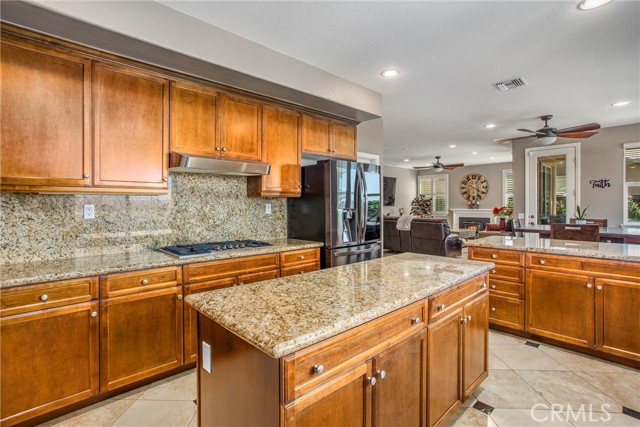 33411 Miners Drive, Yucaipa CA: https://media.crmls.org/medias/da33aec5-dd18-4c10-9ee0-3765fd053010.jpg