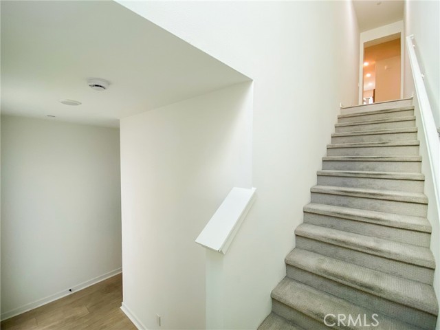 Detail Gallery Image 5 of 21 For 947 N Divino Privado #9,  Ontario,  CA 91764 - 3 Beds | 2/1 Baths