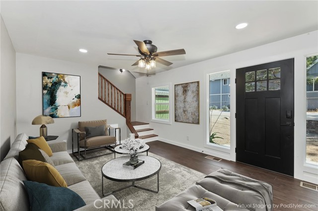 23984 Straight Way, Crestline CA: https://media.crmls.org/medias/da3434e5-65da-4505-94a9-5f4745b527a5.jpg