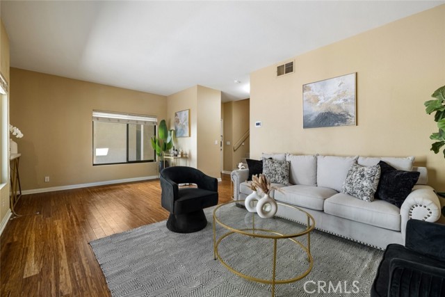 484 S Euclid Avenue, Pasadena CA: https://media.crmls.org/medias/da348af6-e47f-4ceb-8aa3-d8a456d89e02.jpg