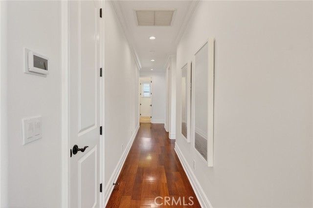 Detail Gallery Image 40 of 74 For 113 S Herrin, Manhattan Beach,  CA 90266 - 5 Beds | 4/1 Baths