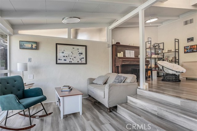 18701 Victory Boulevard photo 6
