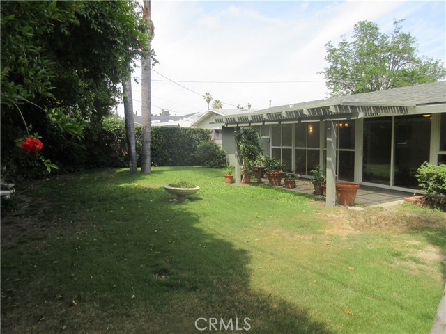 8447 Fullbright Avenue, Winnetka CA: https://media.crmls.org/medias/da36eb64-e98e-4d8d-b831-ded59362207a.jpg