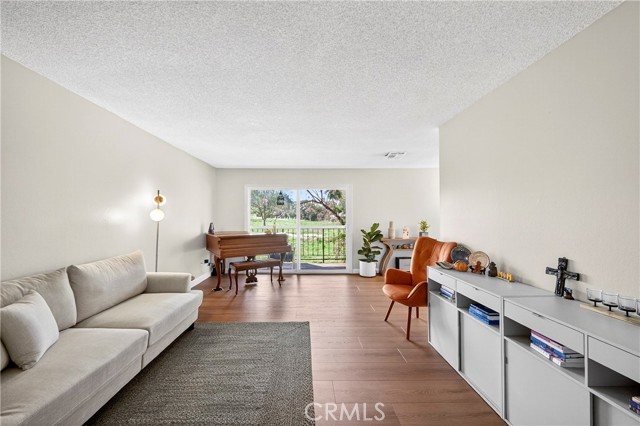 Detail Gallery Image 5 of 29 For 1525 Walnut Leaf #211,  Walnut,  CA 91789 - 2 Beds | 2 Baths