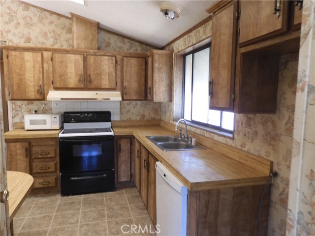 Detail Gallery Image 11 of 27 For 12980 Island Dr, Clearlake Oaks,  CA 95423 - 2 Beds | 2 Baths