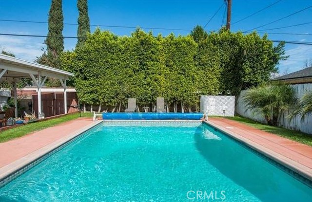 Detail Gallery Image 29 of 33 For 17827 Burbank Bld, Encino,  CA 91316 - 3 Beds | 2 Baths