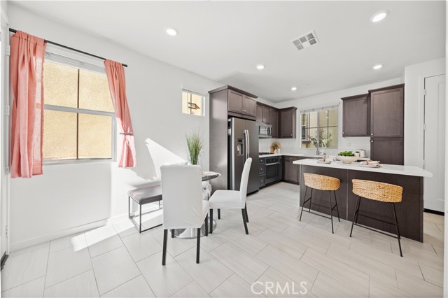 Detail Gallery Image 15 of 58 For 2301 Raspberry Ct, Upland,  CA 91786 - 3 Beds | 2/1 Baths