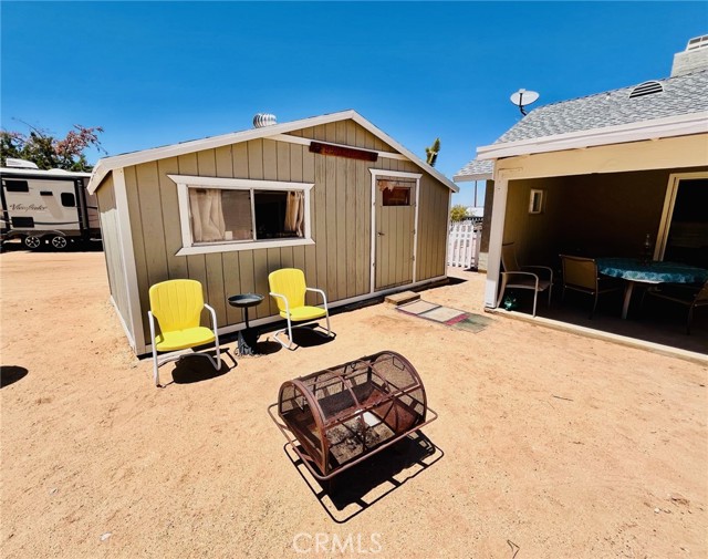 24212 Kansa Road, Apple Valley CA: https://media.crmls.org/medias/da3838b4-39ca-4f8d-aea0-cd6199a588b7.jpg