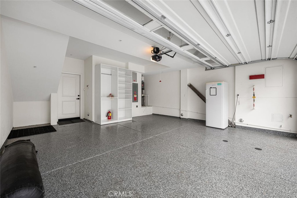 https://media.crmls.org/medias/da396feb-2f27-4e7d-b26e-8ca2431c87d6.jpg?preset=X-Large